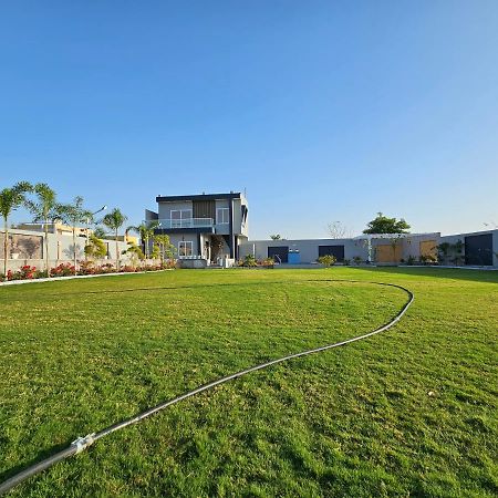 Willa Shree Ambe Farmhouse Ujjain Zewnętrze zdjęcie