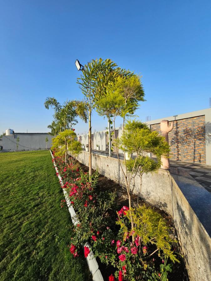 Willa Shree Ambe Farmhouse Ujjain Zewnętrze zdjęcie