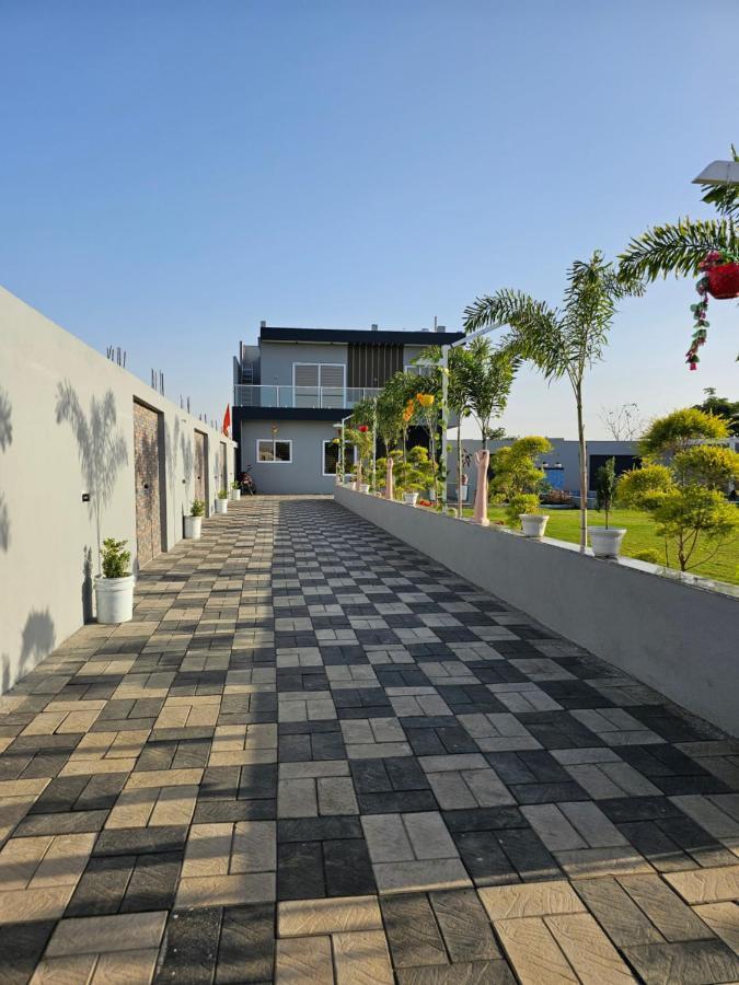 Willa Shree Ambe Farmhouse Ujjain Zewnętrze zdjęcie