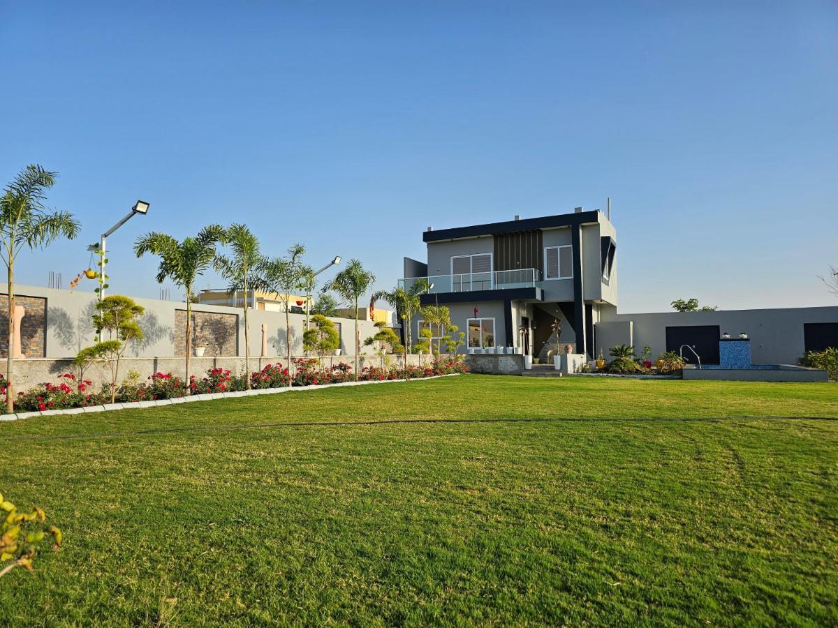 Willa Shree Ambe Farmhouse Ujjain Zewnętrze zdjęcie